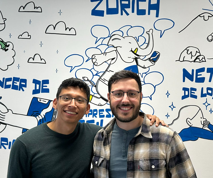 dos colaboradores Zurich sonrientes